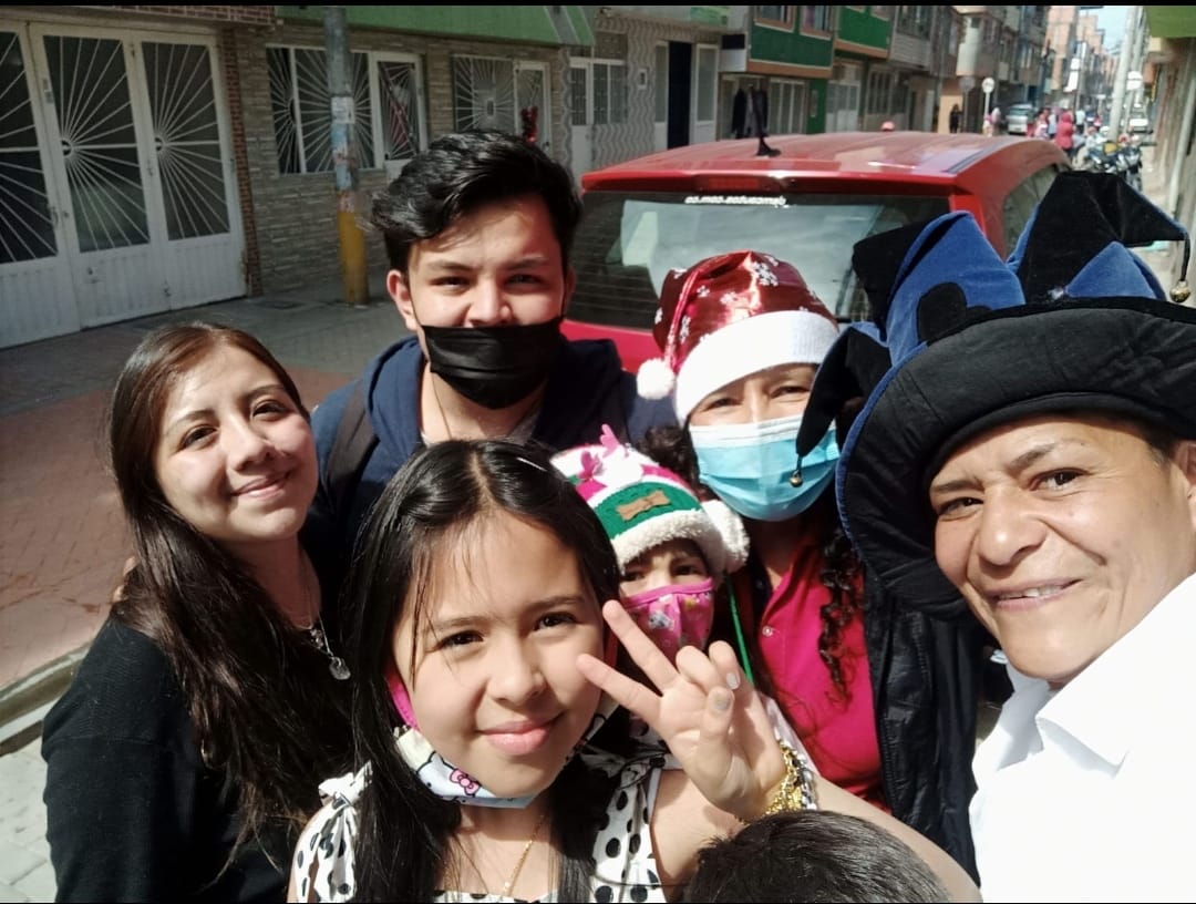 Entrega de ayudas a familias necesitadas