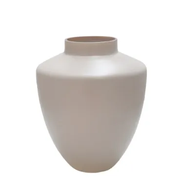 Een elegante, ivoorkleurige Tugela S vaas met een matte afwerking, geïsoleerd tegen een witte achtergrond.