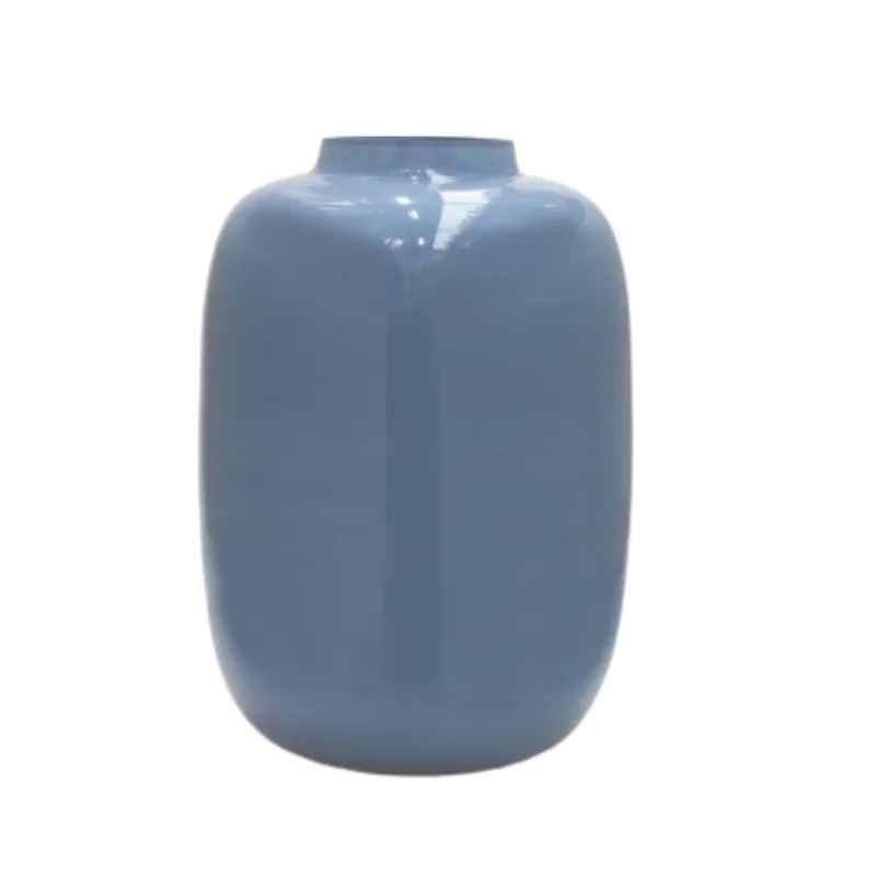 Lichtblauwe Artic vaas van 35 cm hoog met een elegante, ronde vorm en glanzende afwerking.