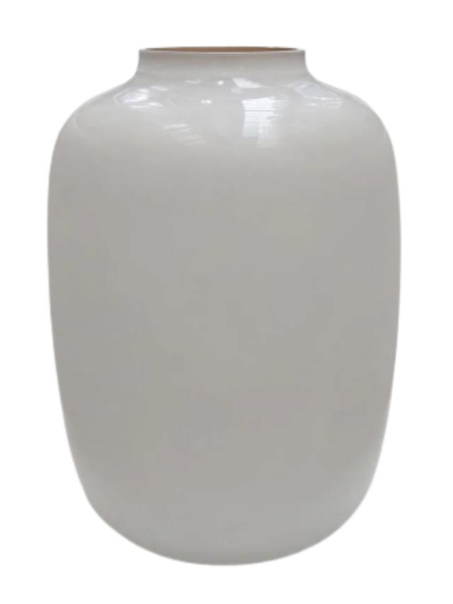 Elegante, gladde ivoorkleurige vaas met een afgeronde vorm tegen een witte achtergrond.