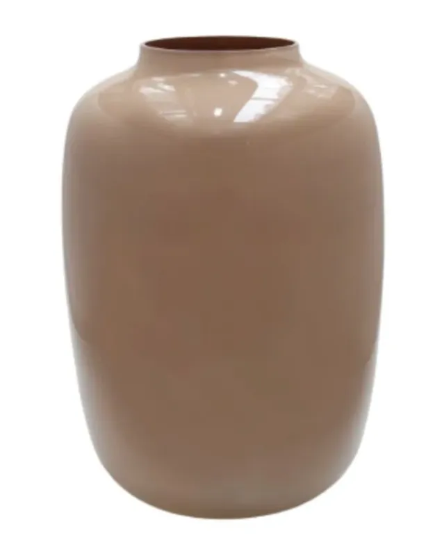 Beige glanzende vaas met een recht model en zachte afgeronde lijnen.