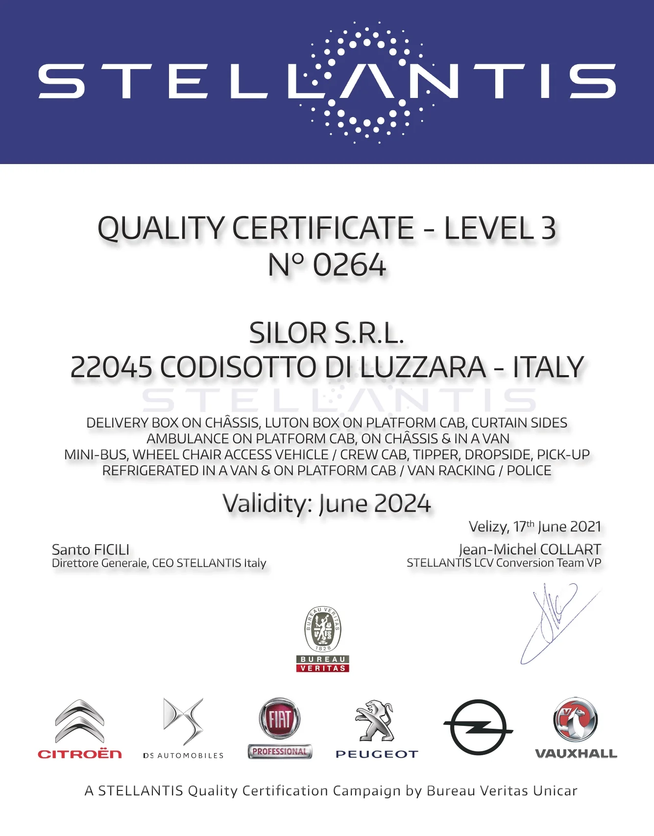 Un certificato di qualità STELLANTIS di Livello 3 con una validità fino a giugno 2024. I loghi di vari marchi automobilistici sono in basso.