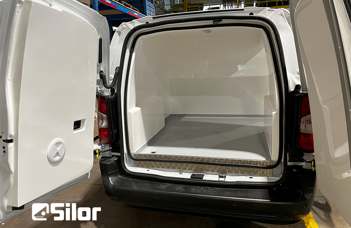 Interni di un furgone refrigerato.