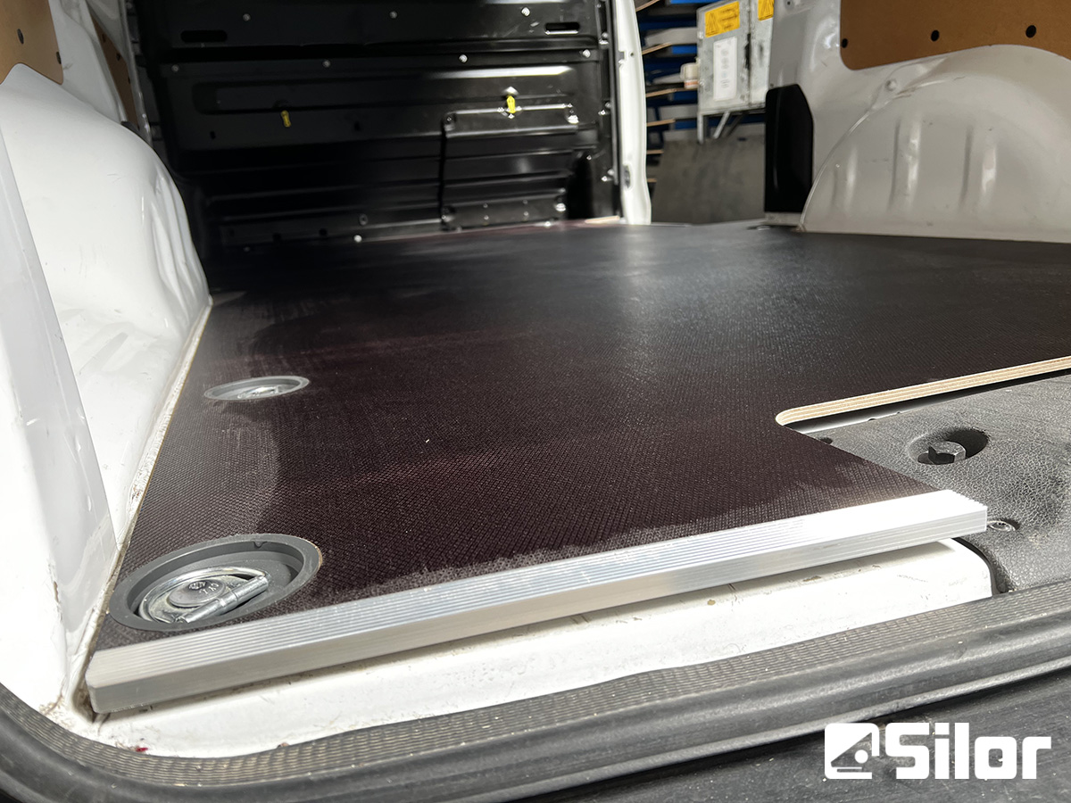 Pavimento interno di un furgone.