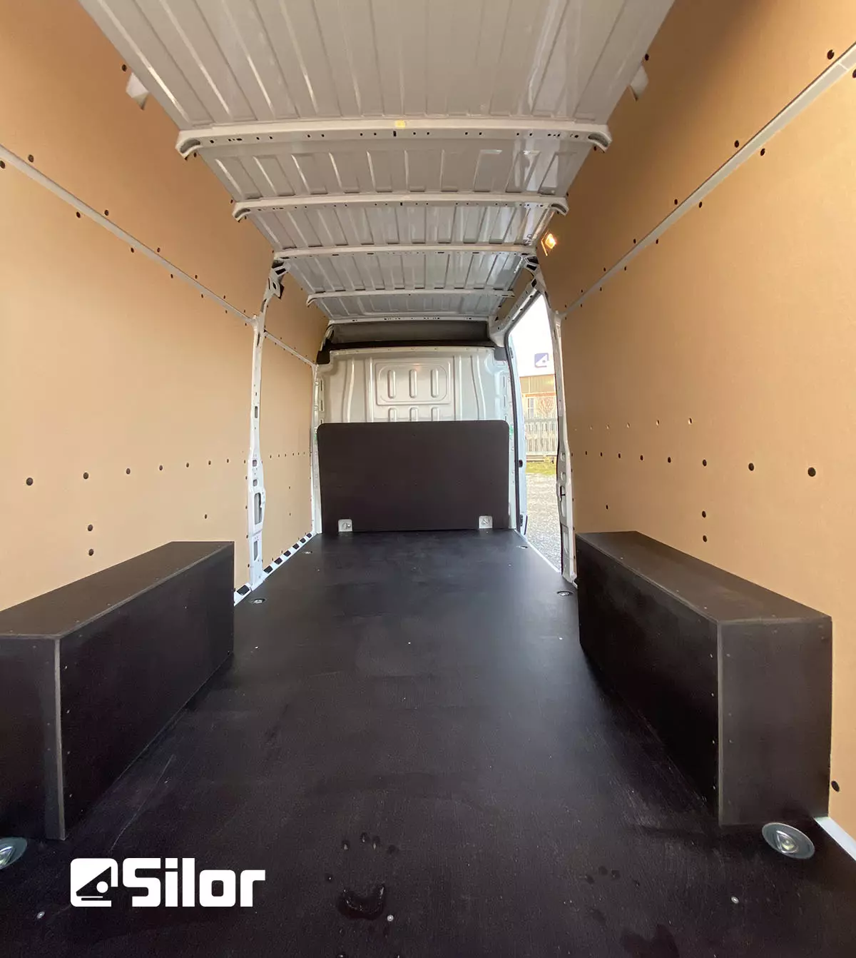 Interni di un furgone Silor.