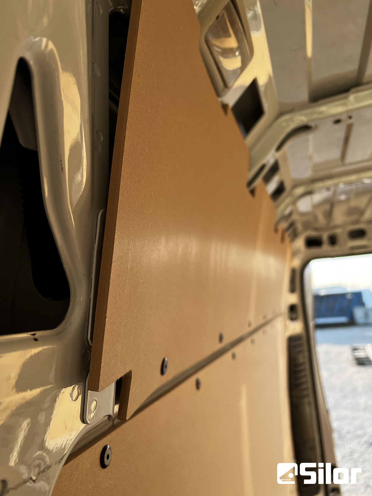 Trasforma la tua van con i nostri pannelli su misura. Installazione facile e veloce per un look professionale. #vanlife #fai-da-te