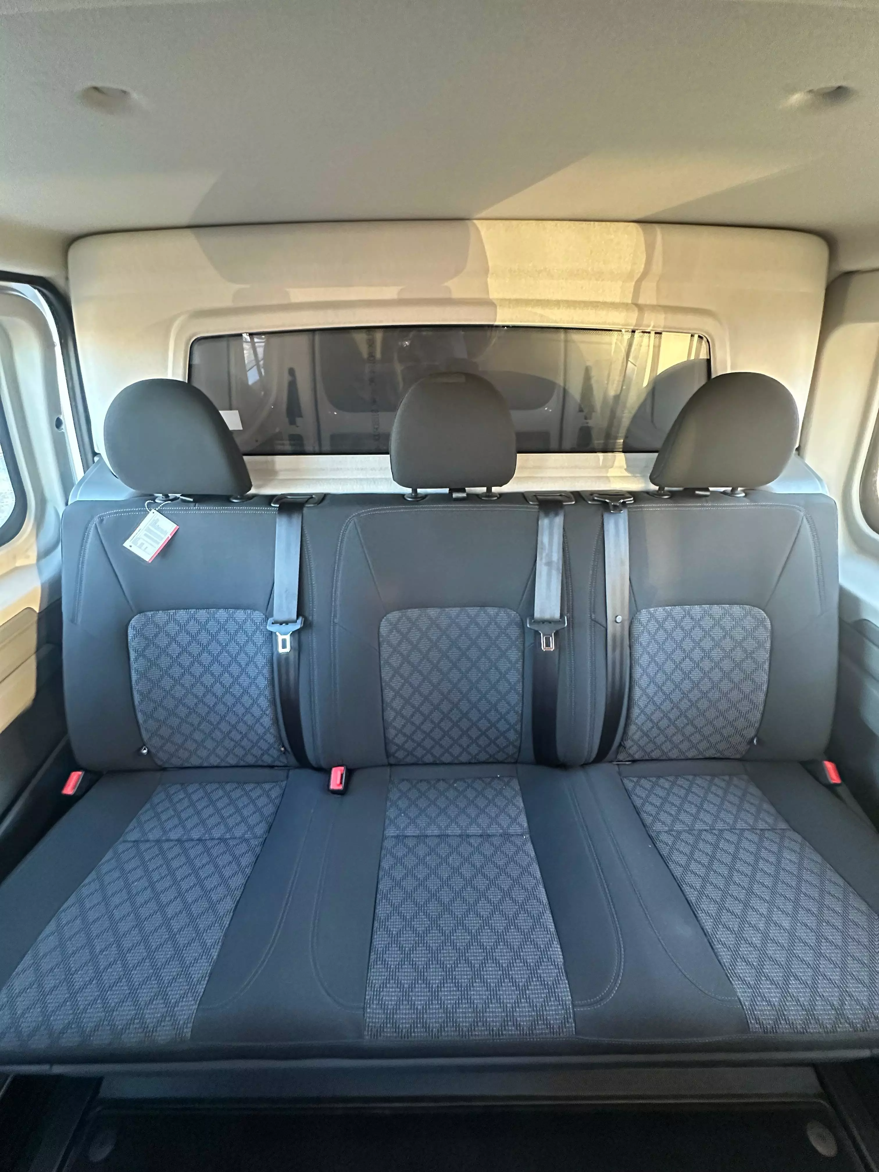 Sedili posteriori di un furgone.