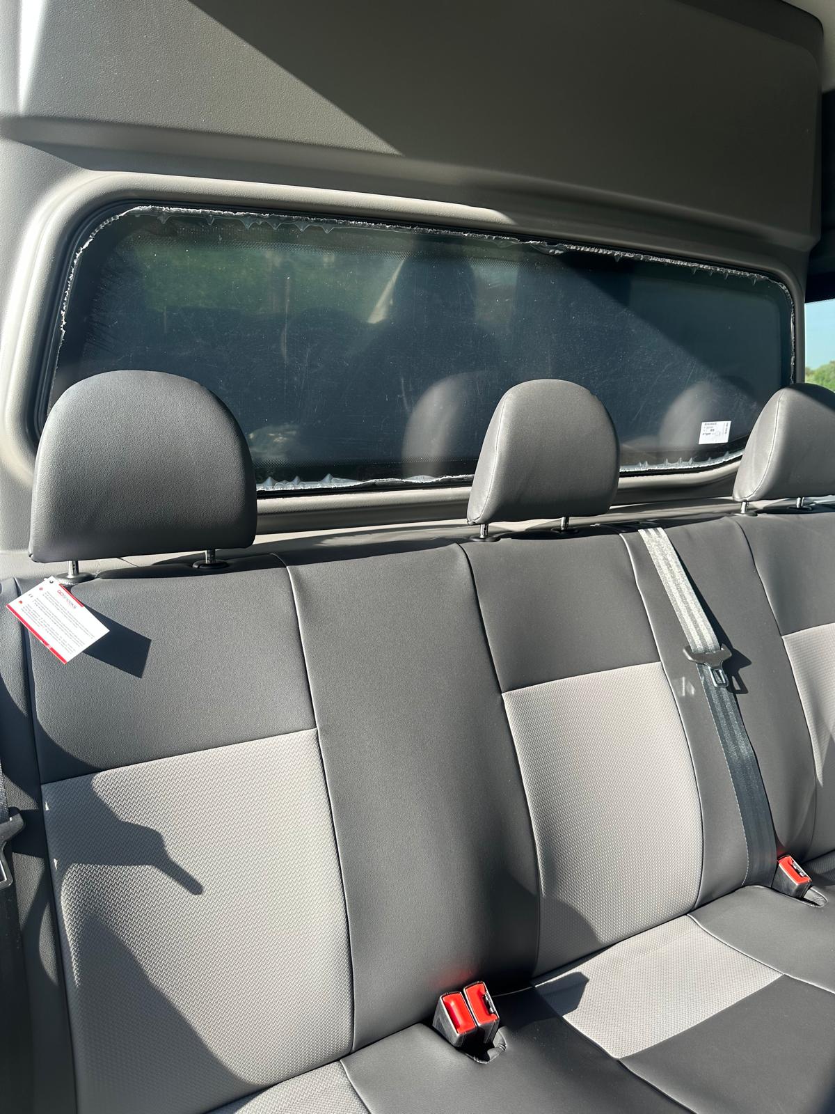 Sedili posteriori di un furgone.