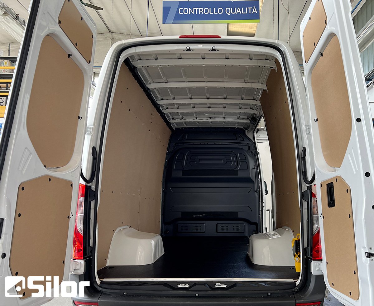 Interni di un furgone.