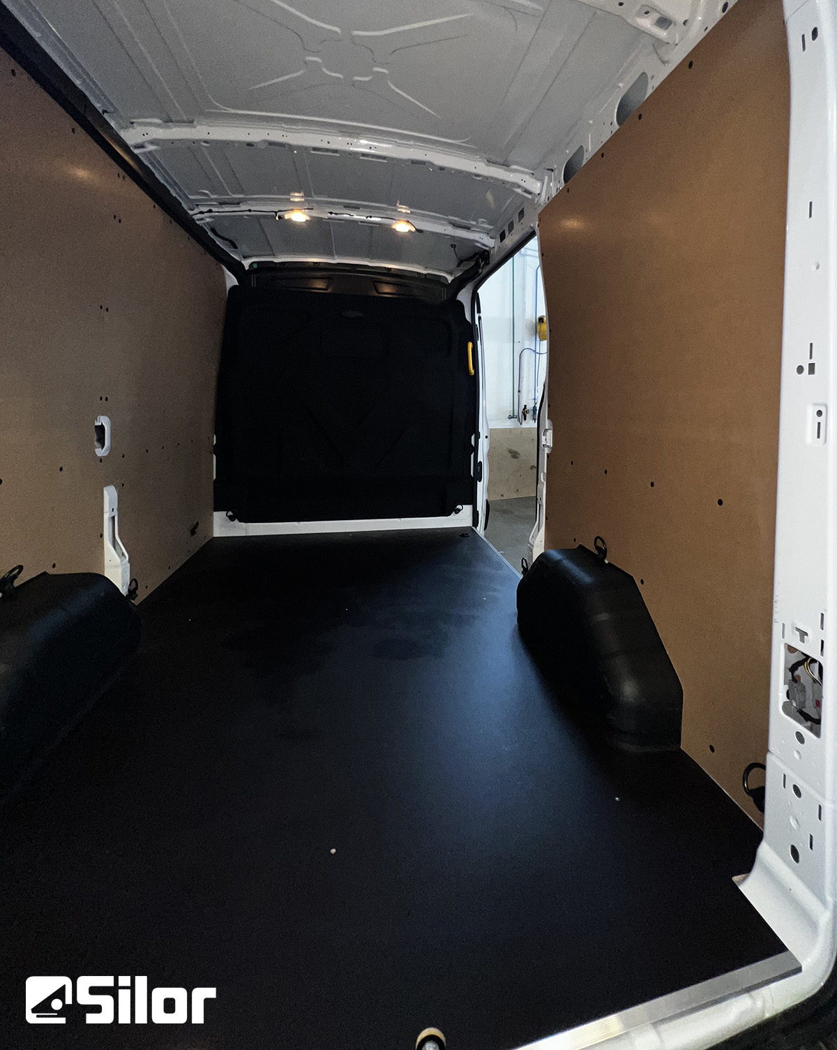 Trasforma il tuo furgone in un'oasi di efficienza con le soluzioni Silor.