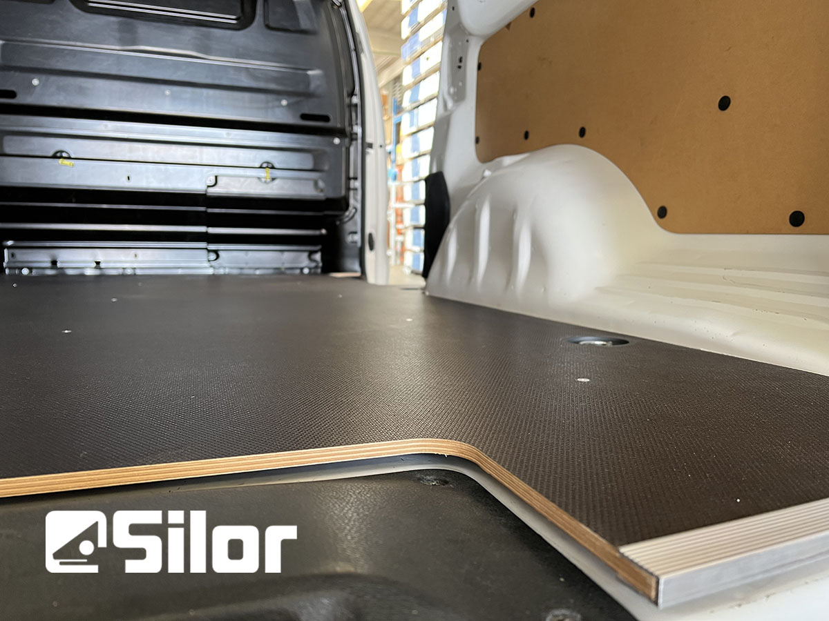 Pavimento per furgoni Silor: robusto, sicuro, professionale.