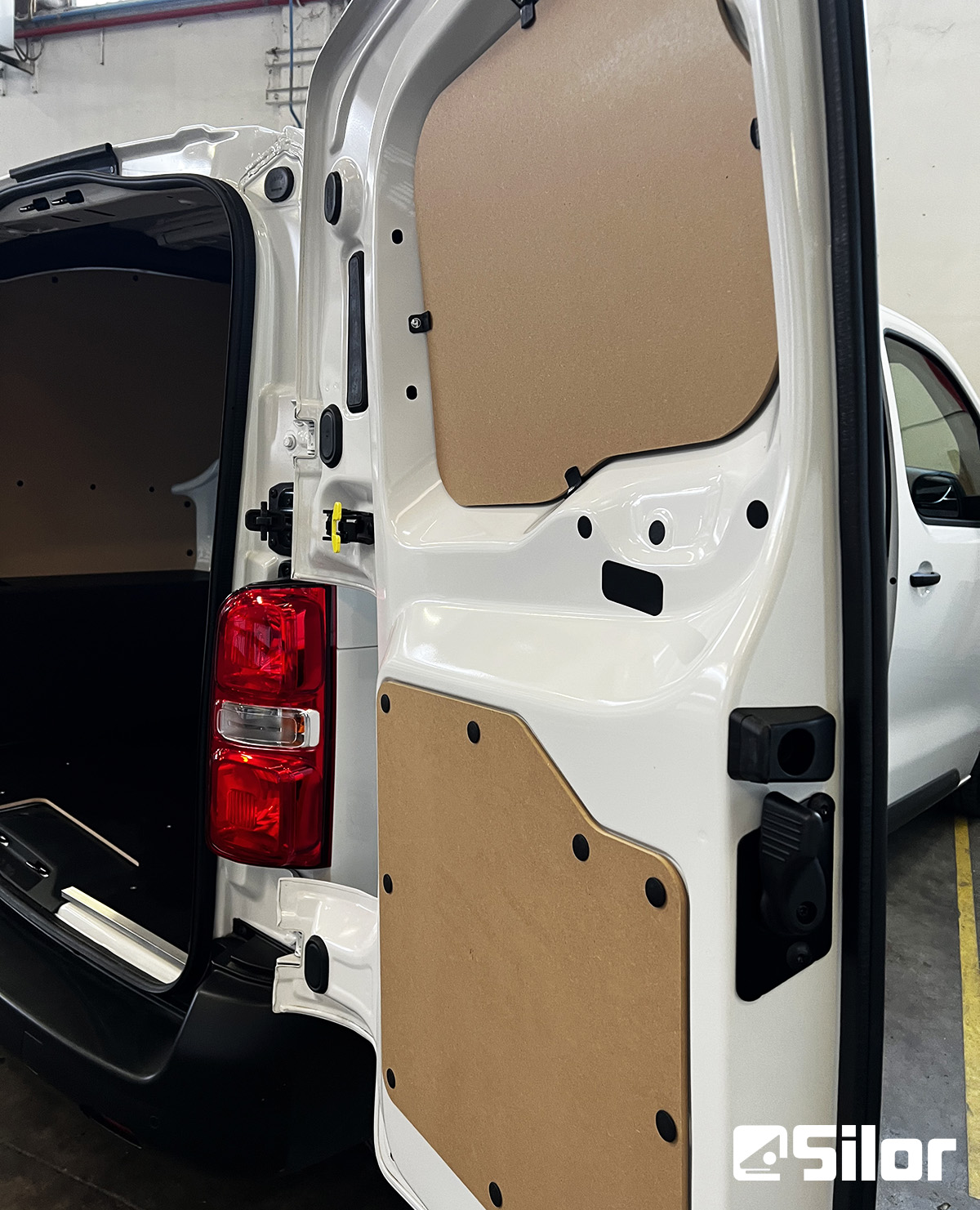 Interni van rivestiti per protezione e isolamento.