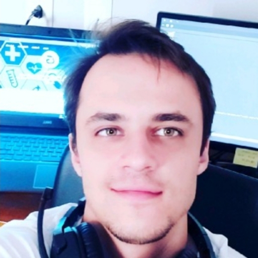 Headshot of Gustavo Berndenes