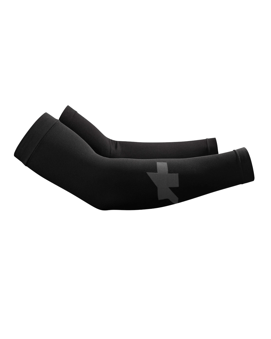 Легкі утеплювачі для рук ASSOS Spring Fall Arm Warmers EVO з UV-захистом та вологовідведенням.