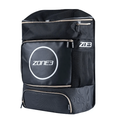ZONE3 Transition Bag — преміальний рюкзак на 40 л для тріатлетів. Має три незалежні відсіки для гідрокостюма, одягу, шолома й аксесуарів.