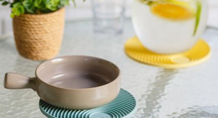 Descanso de Panela: Como escolher o modelo ideal para proteger e decorar sua mesa?