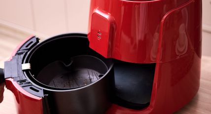 Como limpar a Air Fryer: passo a passo para conservar o revestimento e facilitar a limpeza