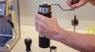 Moedor de Café: como escolher e por que ele é essencial para extrair o melhor sabor dos grãos?