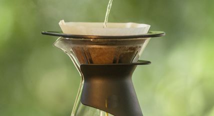 Como fazer café coado: técnicas para surpreender seus clientes em cada xícara