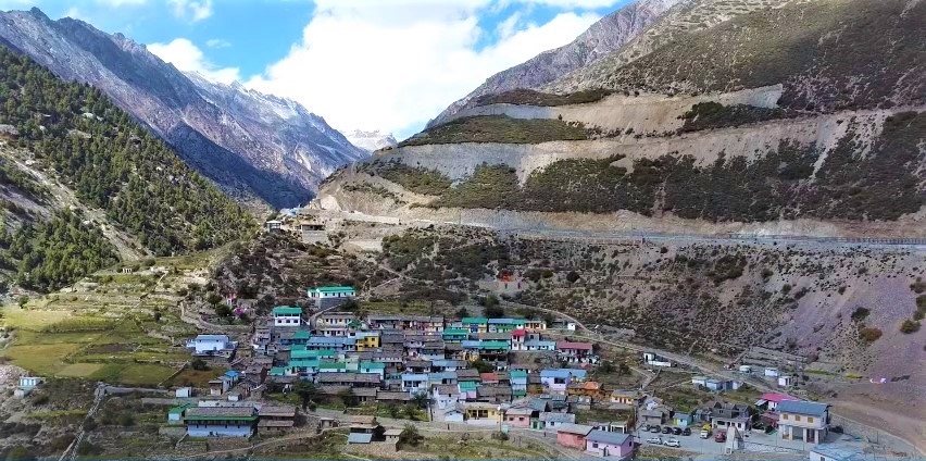 Traditional houses in Niti Ghamsali village