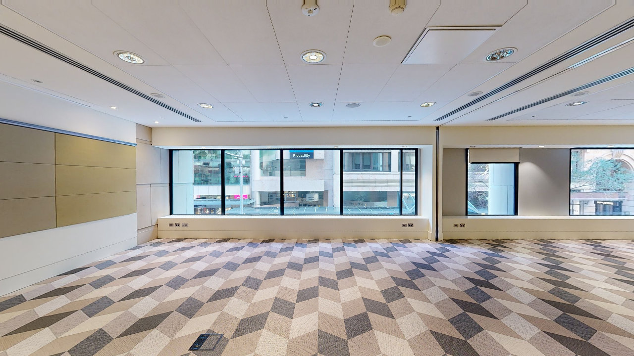 Level 1 - Room 5 — 3D tour