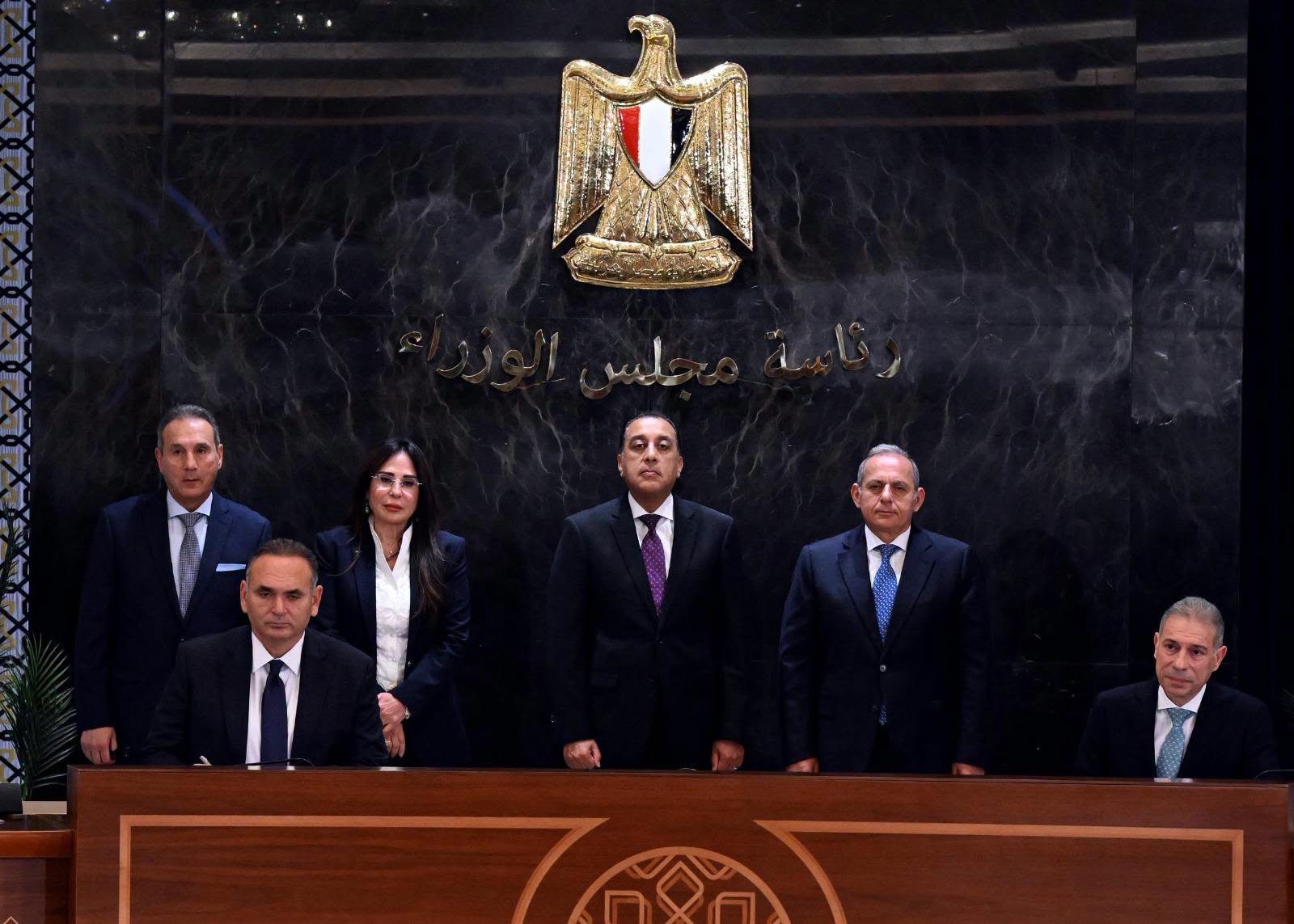 Dr. Mostafa Madbouly witnesses the signing of Hyde Park purchase contracts