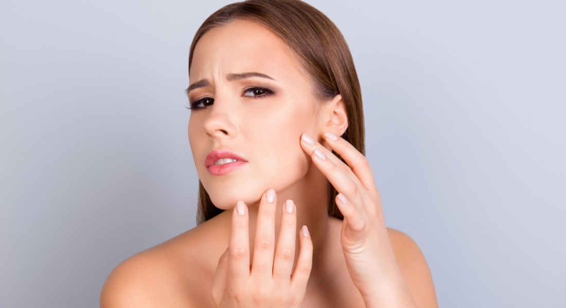 The Ultimate Guide to Managing Oily and Acne-Prone Skin: Tips, Treatments, and Skincare Essentials_1