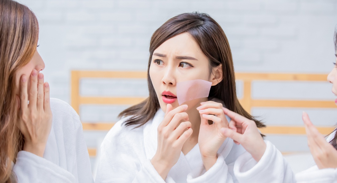 The Ultimate Guide to Managing Oily and Acne-Prone Skin: Tips, Treatments, and Skincare Essentials_2