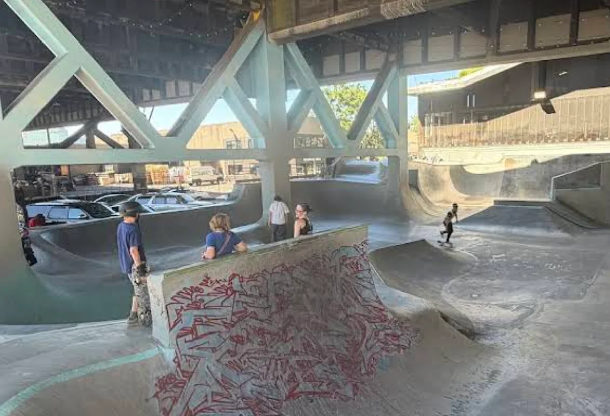 Foto 2 de 3 de Burnside Skatepark