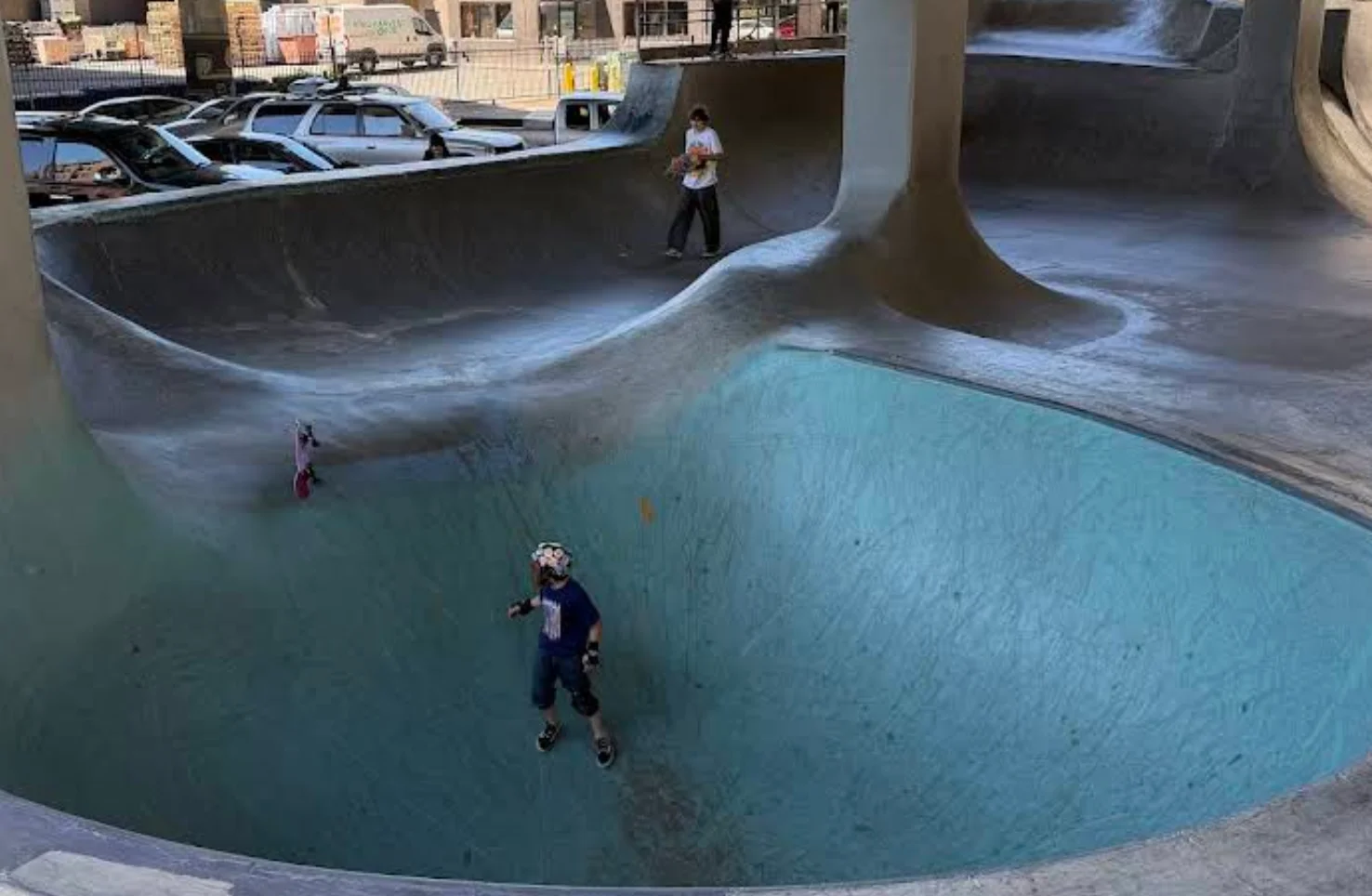 Foto 3 de 3 de Burnside Skatepark