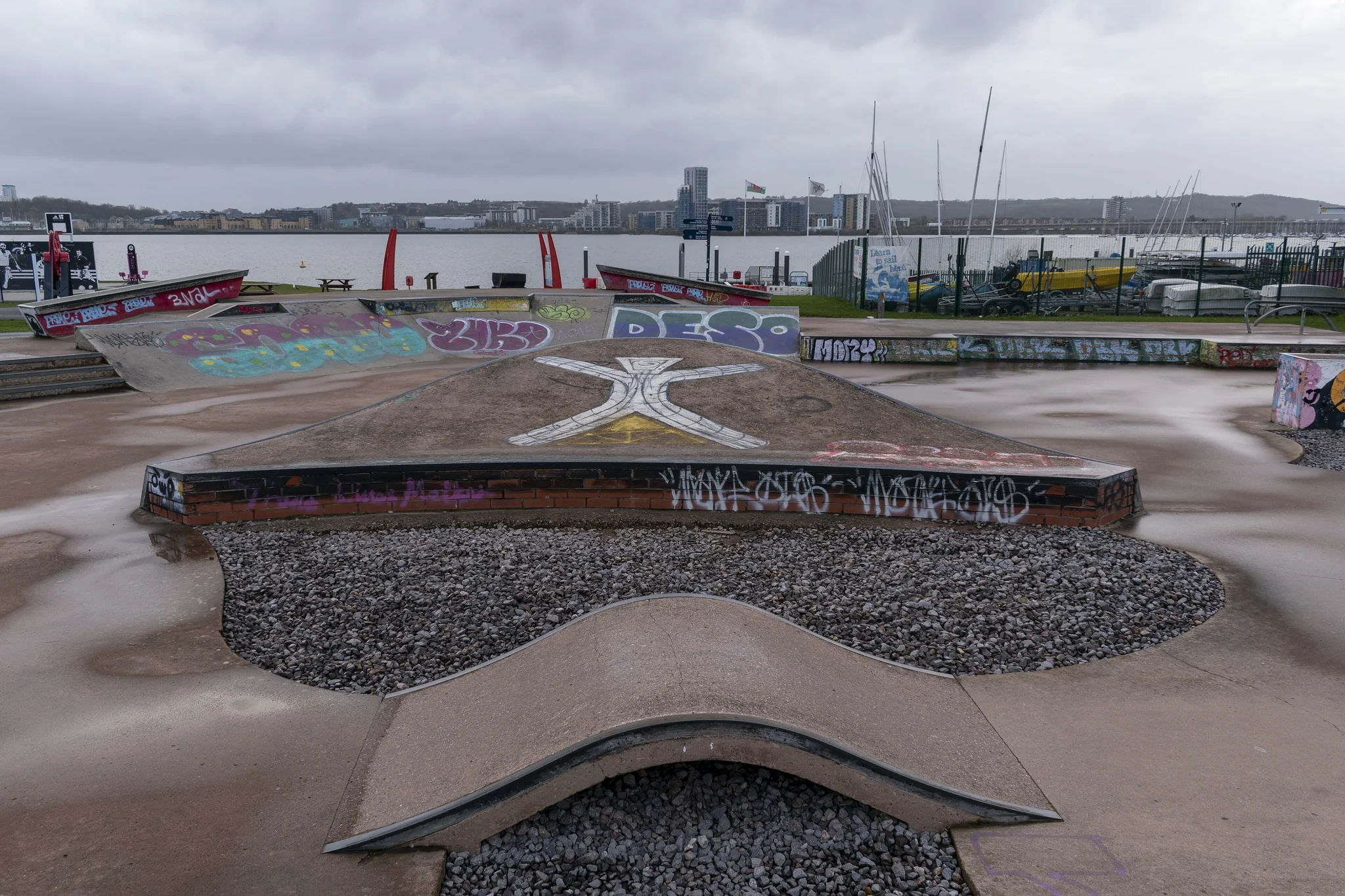 Foto 2 de 3 de Cardiff Barrage Skate Park