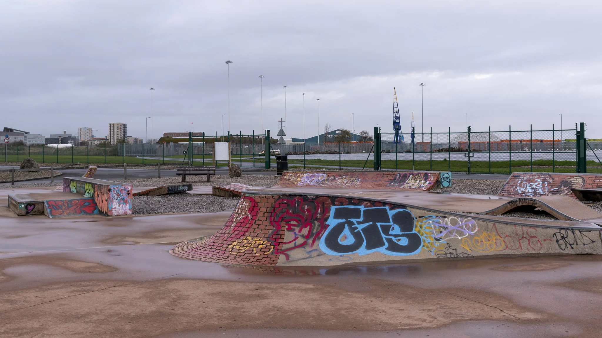 Foto 3 de 3 de Cardiff Barrage Skate Park