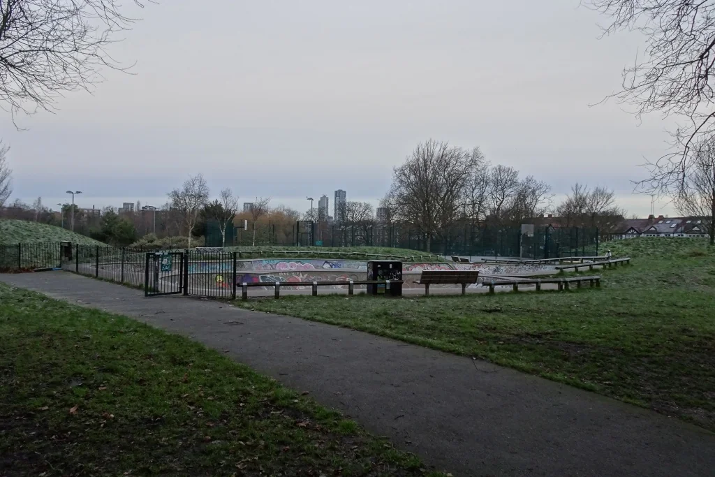 Foto 2 de 2 de Clissold Park Skatepark