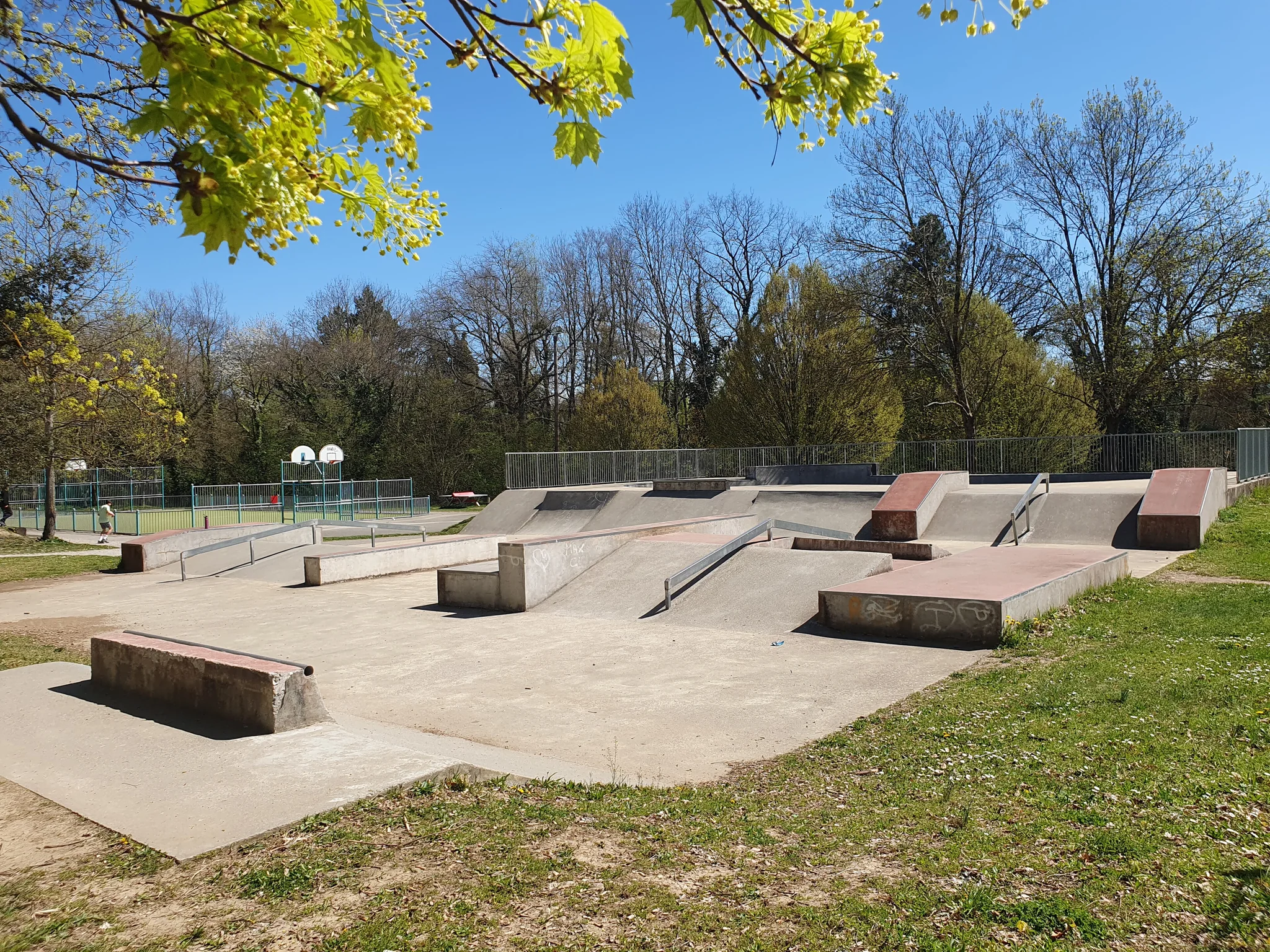 Foto de Skatepark Espace Ludique multi-activités en Saint-Genis-Pouilly