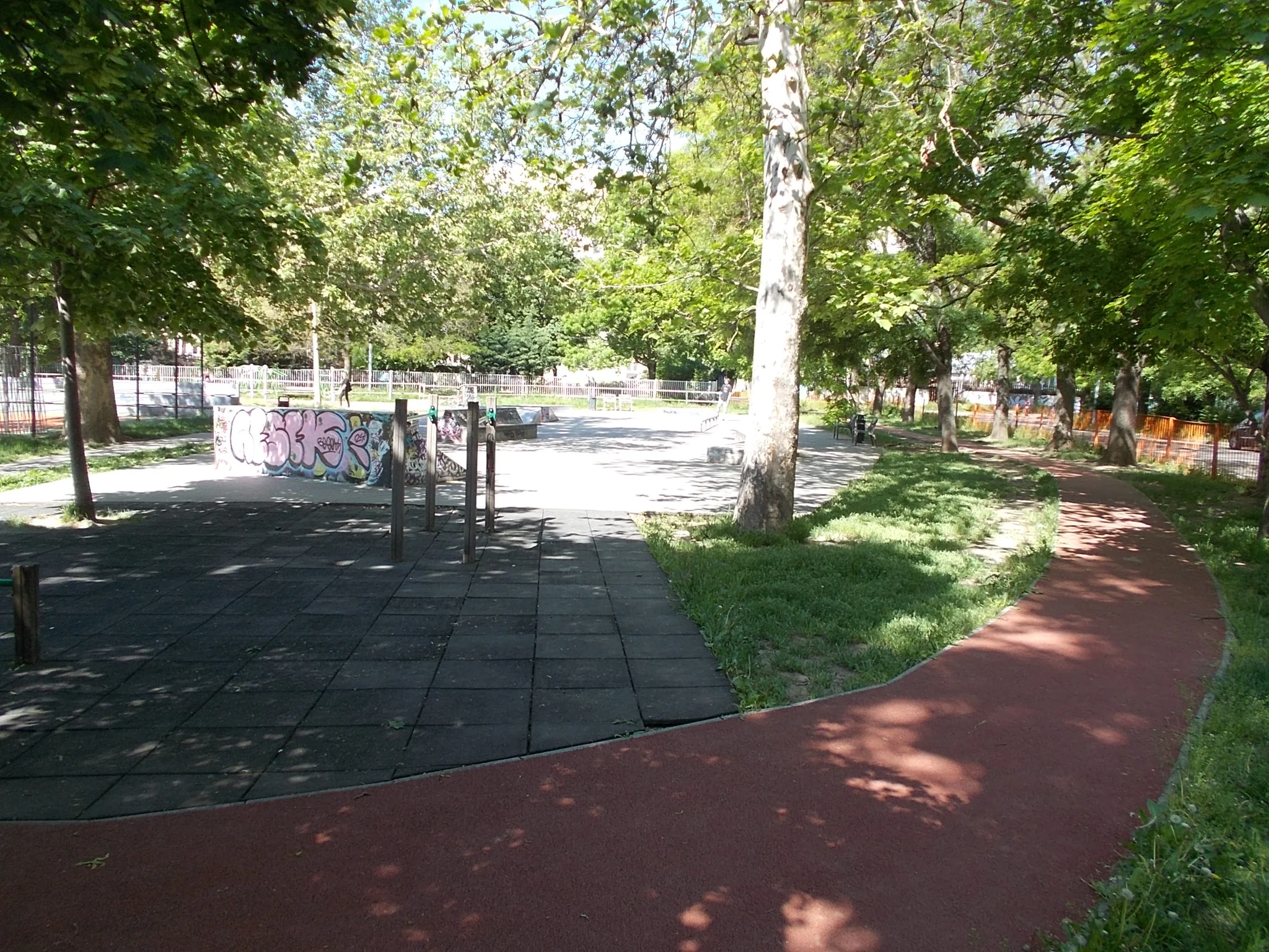 Foto 2 de 2 de Gyarmati Dezső Park Skatepark