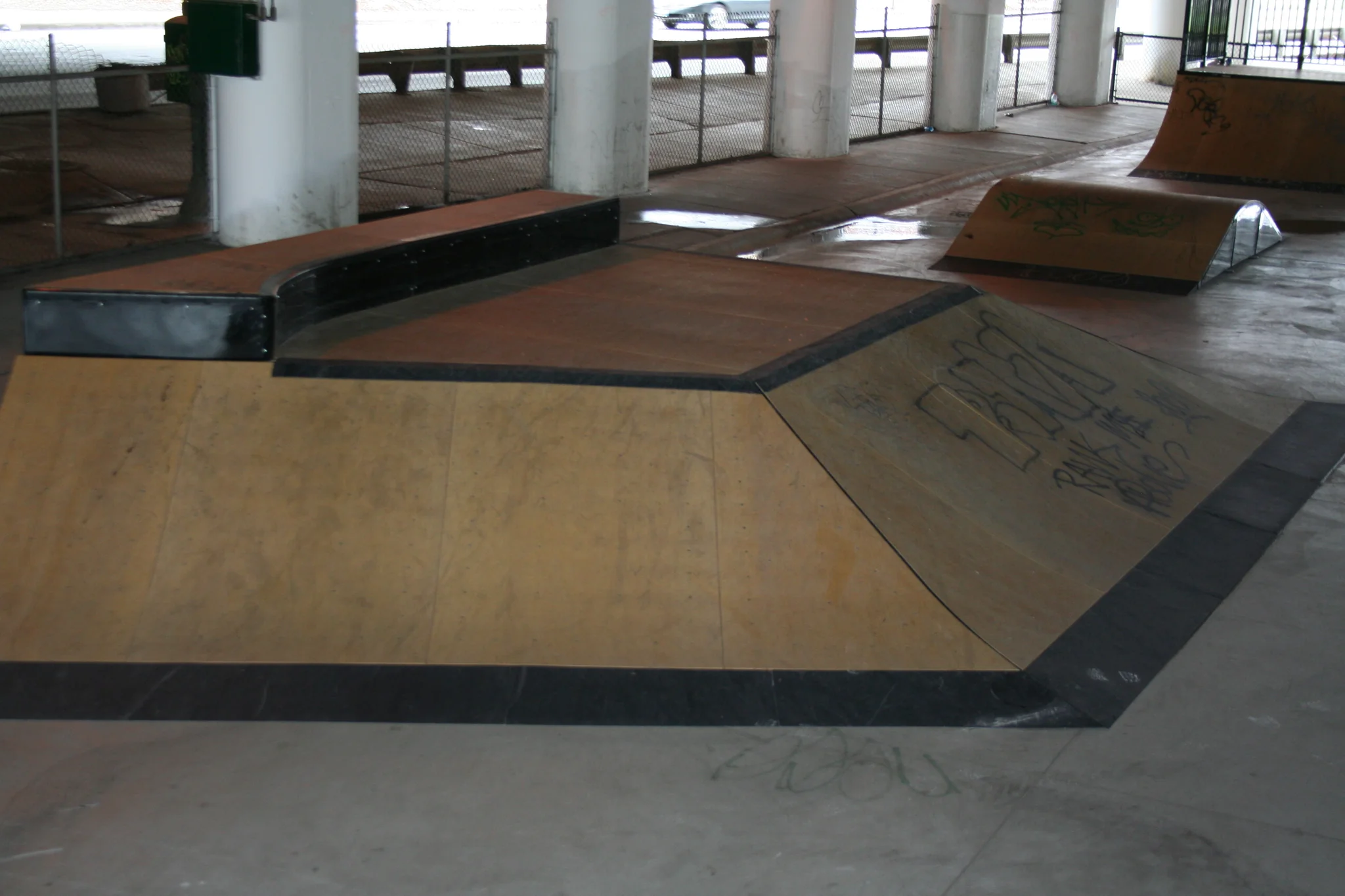 Foto 2 de 3 de Logan Boulevard Skate Park