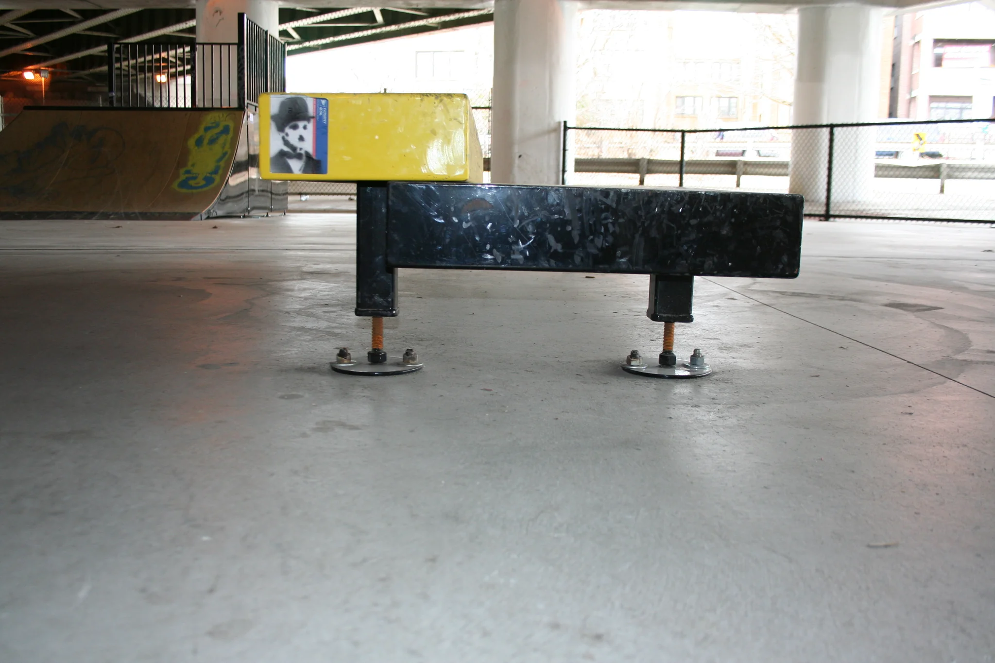 Foto 3 de 3 de Logan Boulevard Skate Park