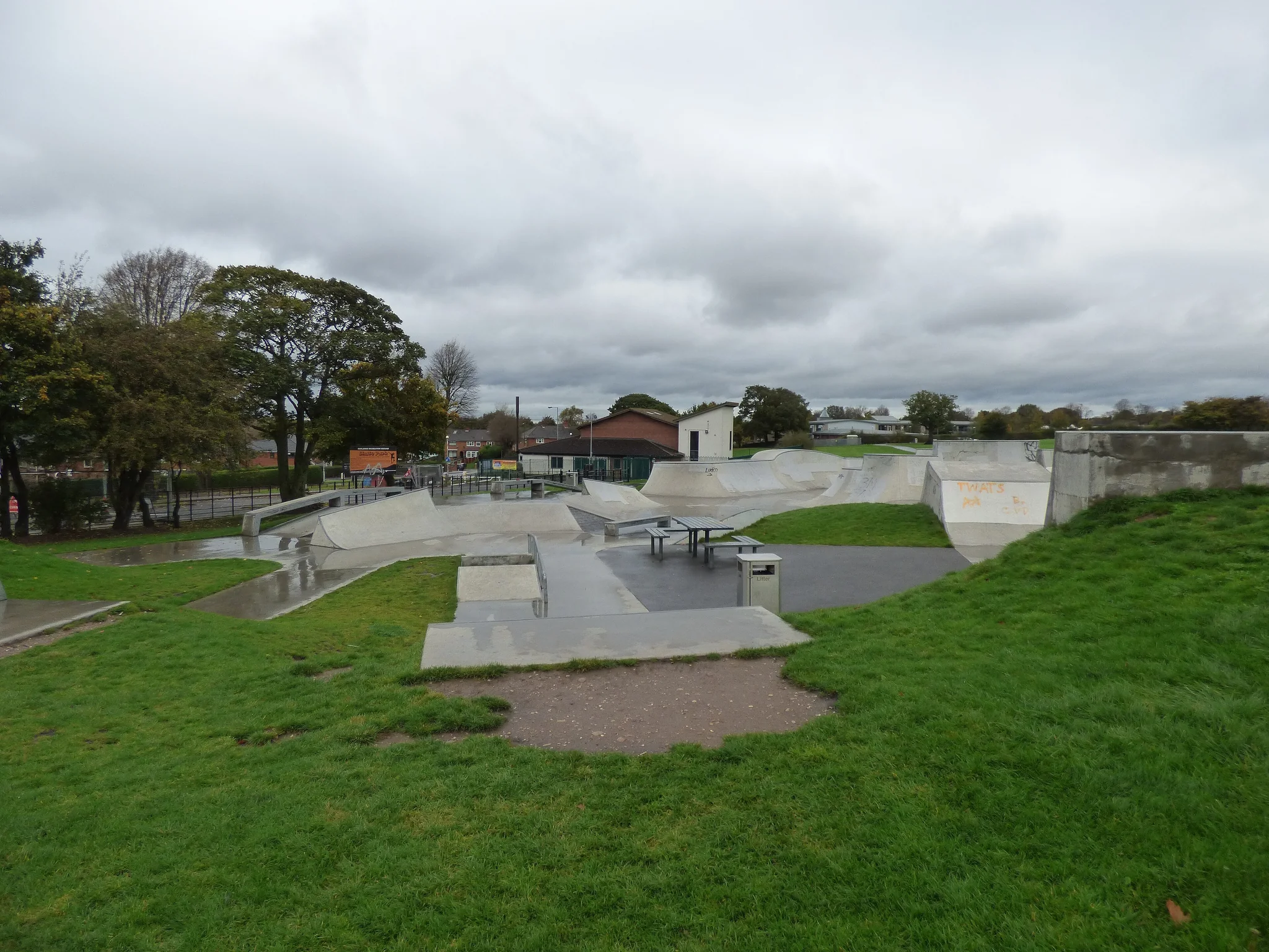 Foto 3 de 3 de Oaklands Recreation Ground Skate Park