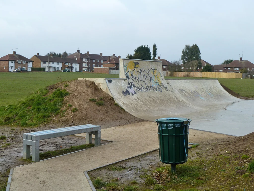 Foto de Skatepark Skateboard park Carpenders Park en Watford Rural