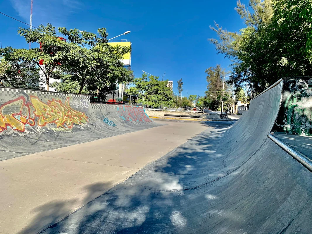 Foto 2 de 4 de Skatepark Medio Tubo de Ciudad Granja