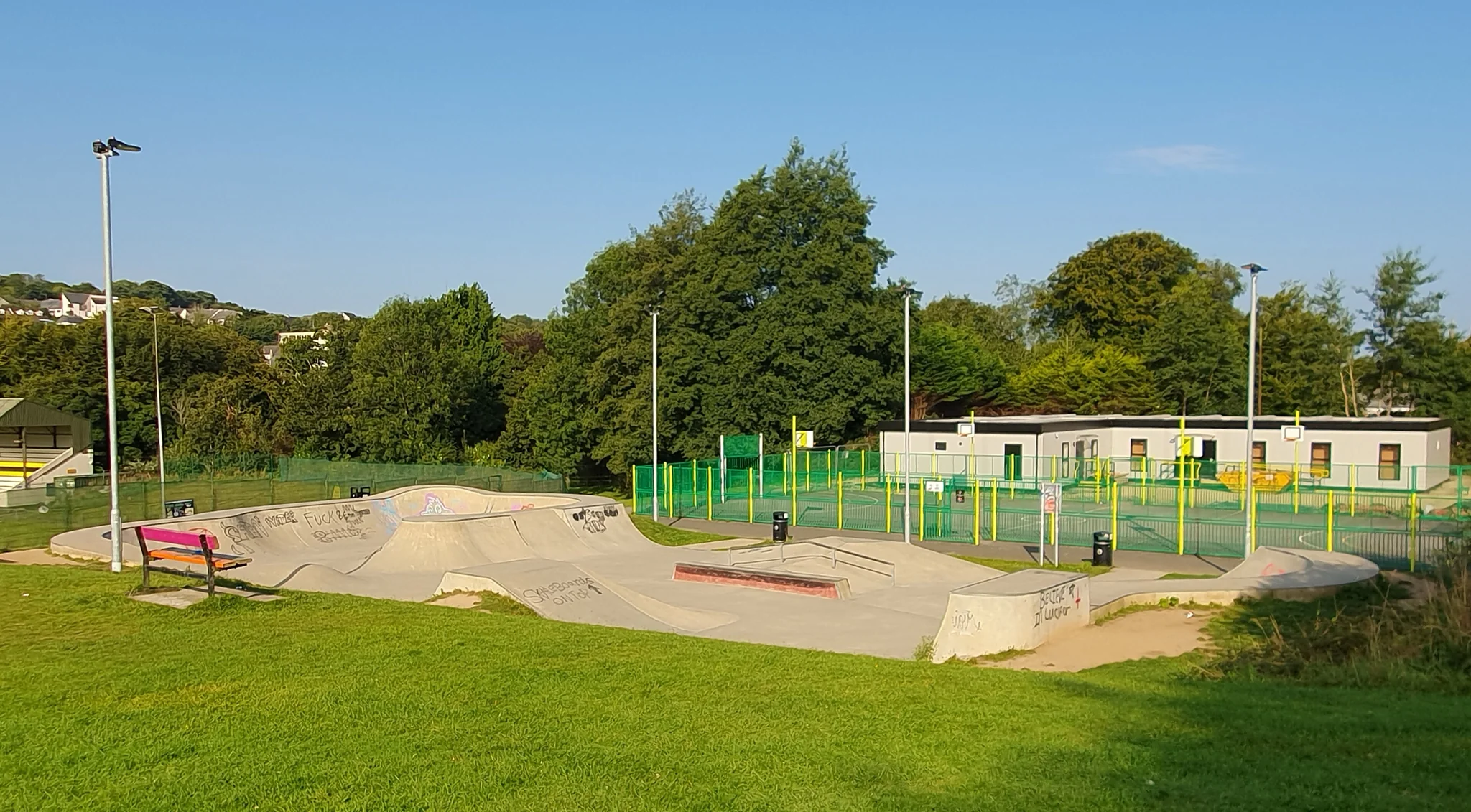 Foto 2 de 2 de Skatepark Priory Park Bodmin