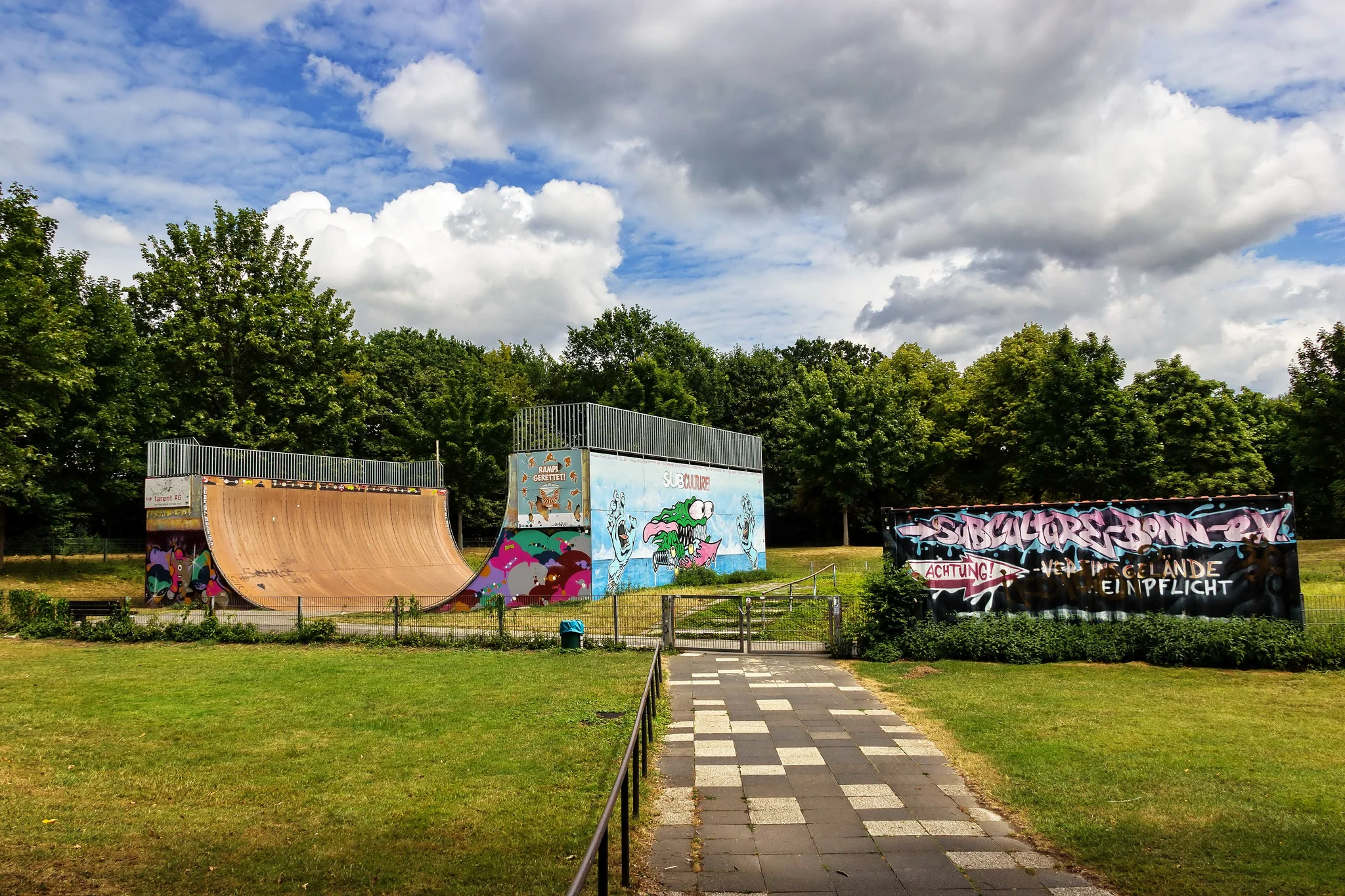 Foto 2 de 3 de Skatepark Rheinaue Bonn