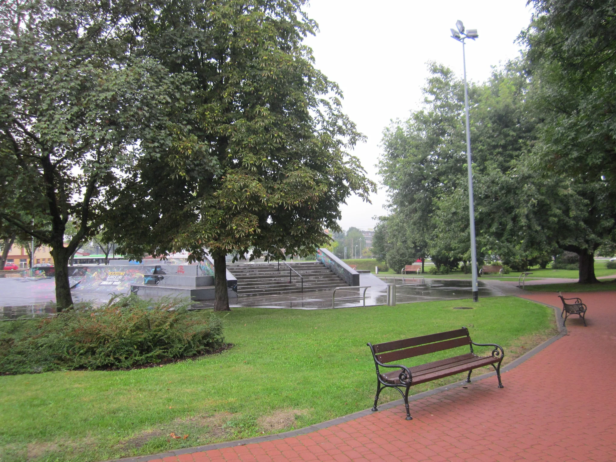 Foto 2 de 2 de Skatepark w Parku Dziekońskiej