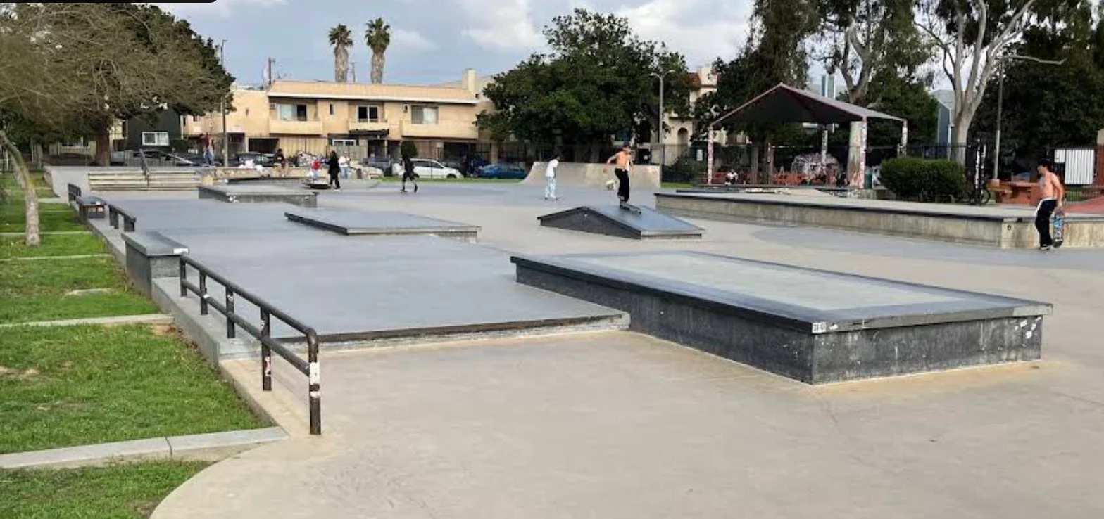 Foto 3 de 3 de Stoner Skate Plaza