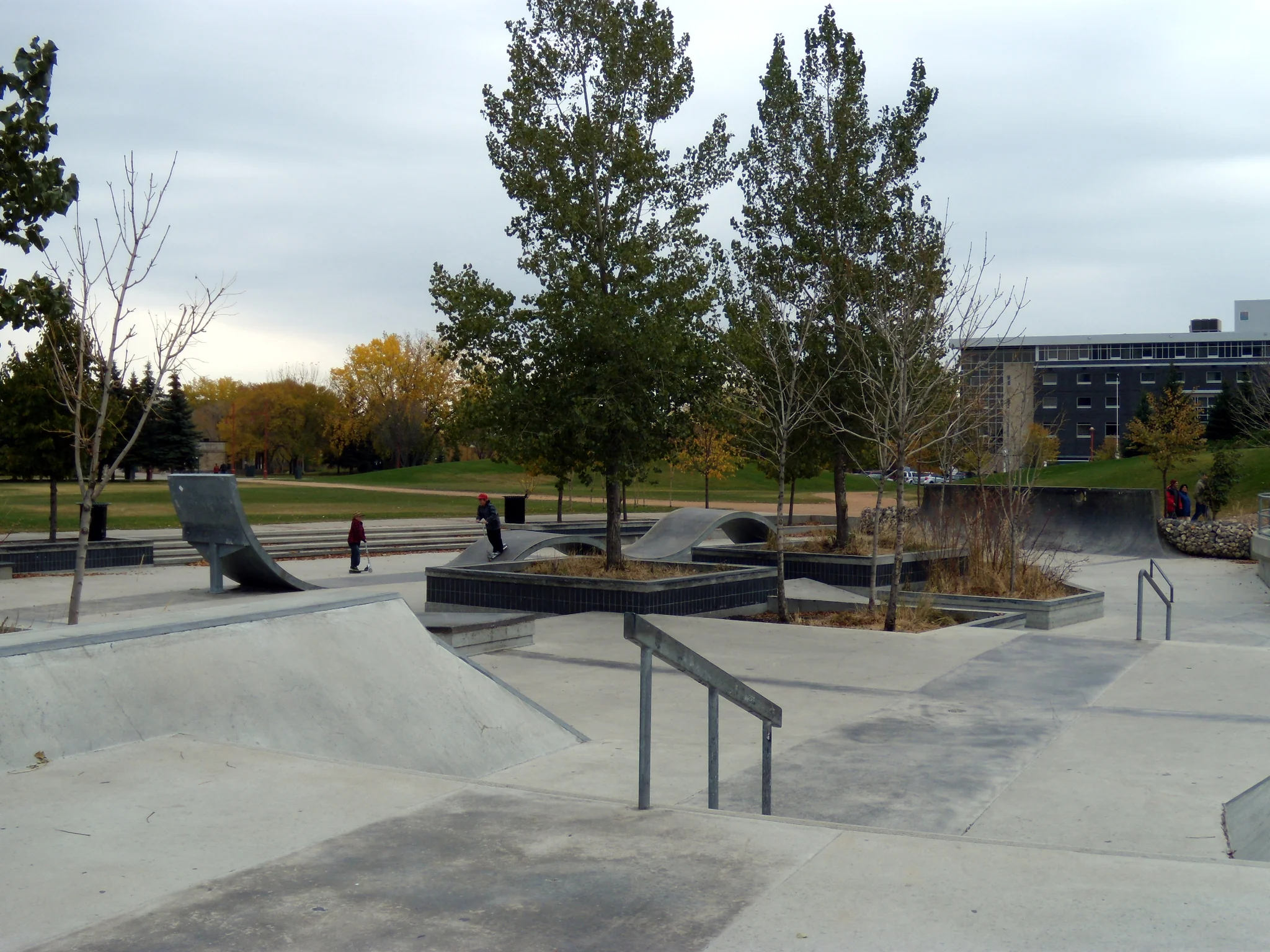 Foto 2 de 2 de The Forks Plaza Skatepark
