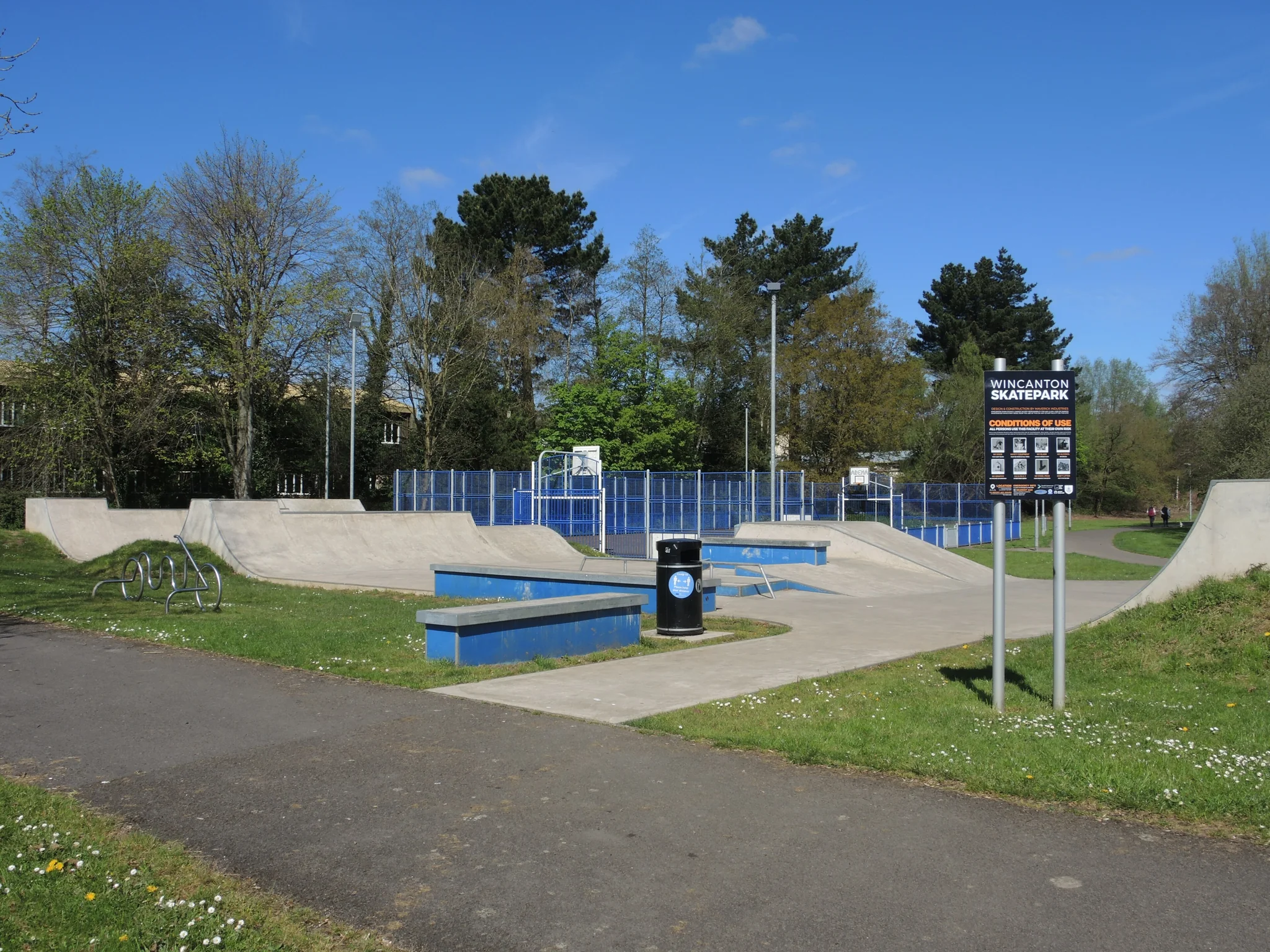 Foto 2 de 3 de Wincanton Skate Park