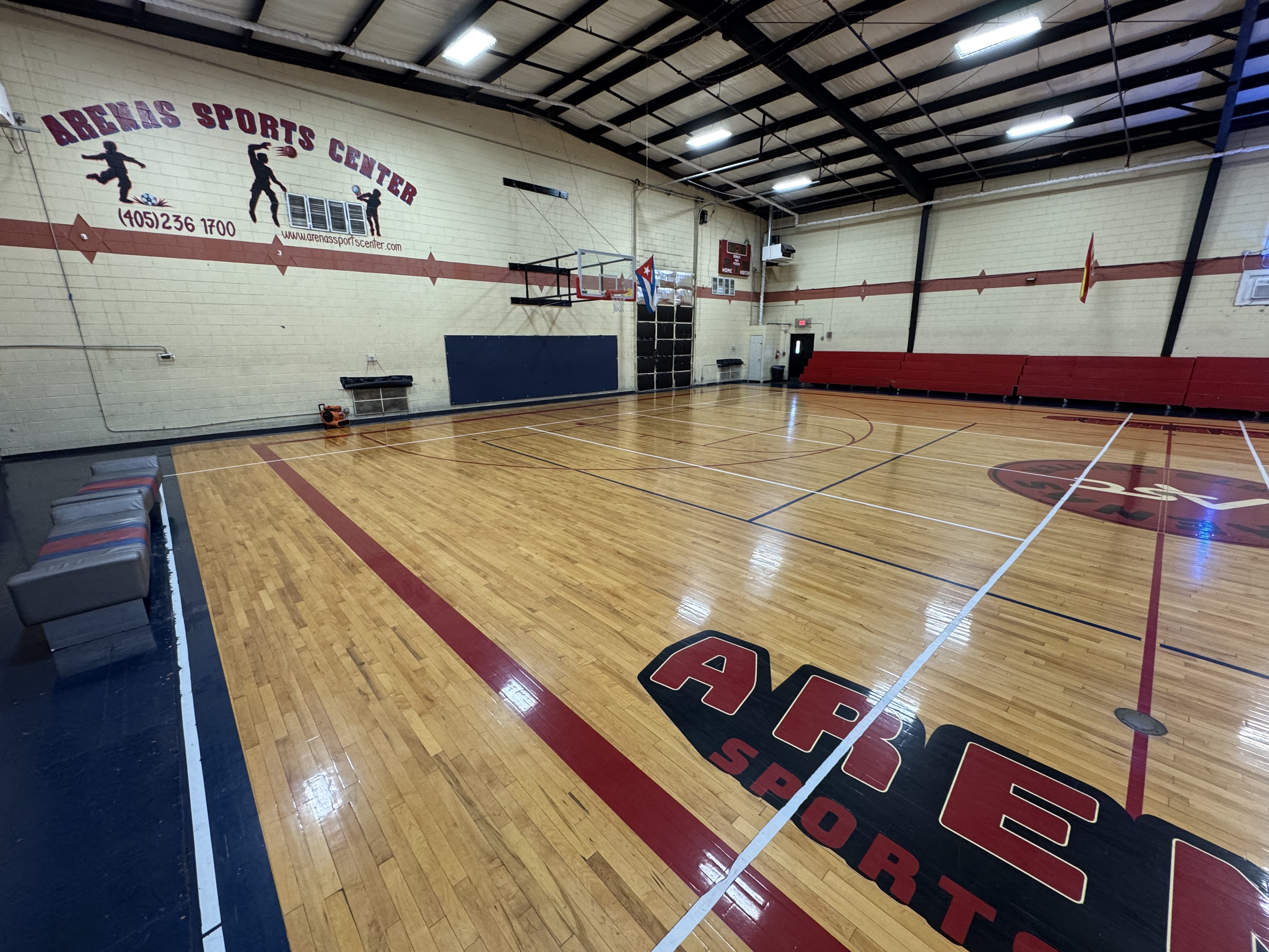 Arenas Sports Center court