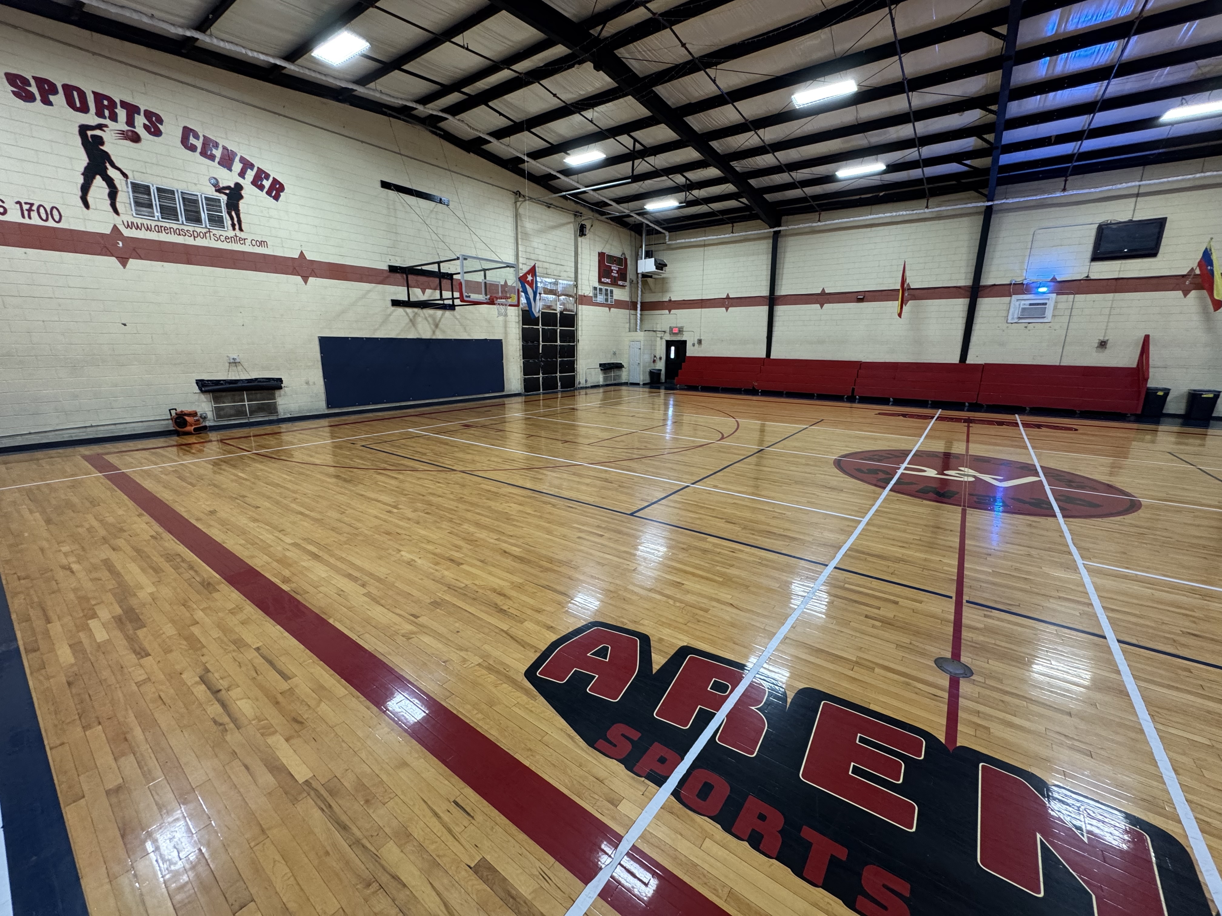 Arenas Sports Center court