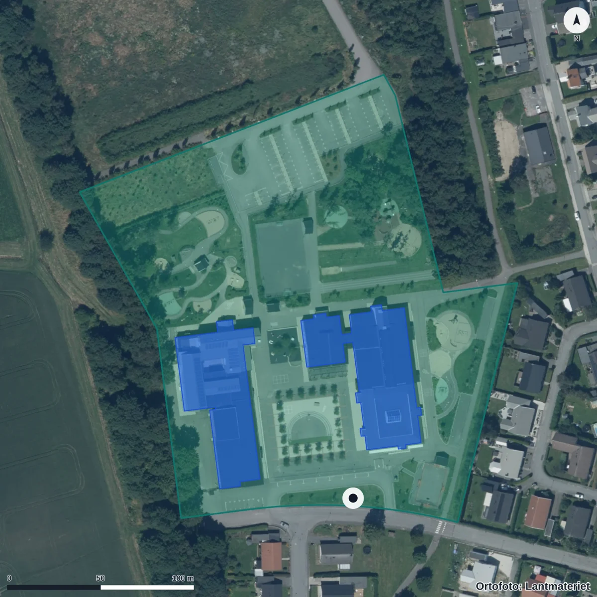Flygbild över Helgedalskolan, ortofoto från Lantmäteriet