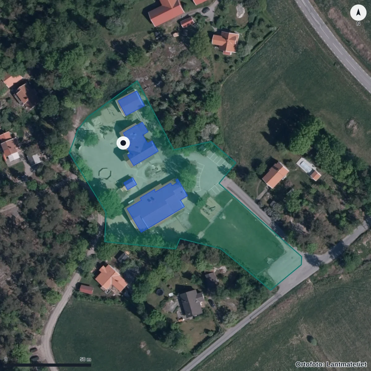 Flygbild över Rossö skola, ortofoto från Lantmäteriet